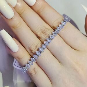 NEE LUXURY 7” STERLING SILVER OVAL SQUARE CUT DIAMOND BRACELET